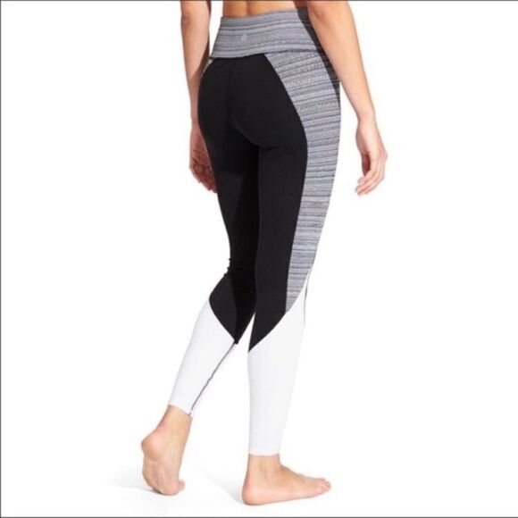 Athleta High Rise Jacquard Flow Chaturanga Tight M - Picture 1 of 9